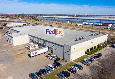 5101 Manager: CHRIS ALBRITTON From North I-35 Take 820-W to Mark IV Parkway Exit and turn South (right) onto Great Southwest Parkway. . Fedex fort worth hub